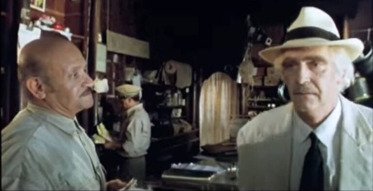 Foto de portada tomada de la película El coronel no tiene quien le escriba