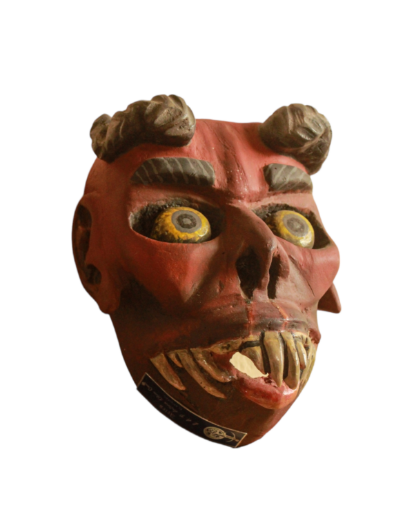 Máscara tallada en madera. Diablo