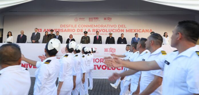 Más de 3 mil personas participaron en el desfile por la Revolución Mexicana