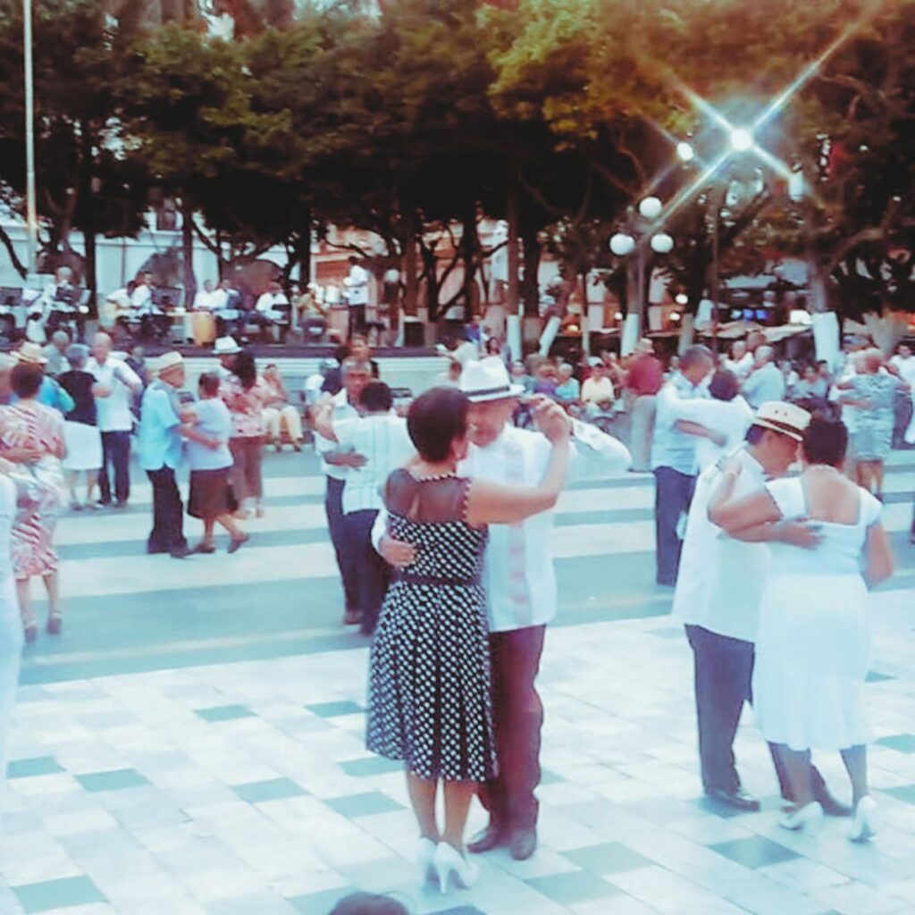 Danzón en Veracruz, paso a paso a través del tiempo