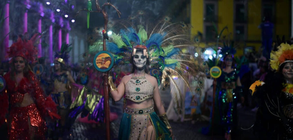 Desfile de Catrinas en Veracruz reunió a casi 4 mil personas