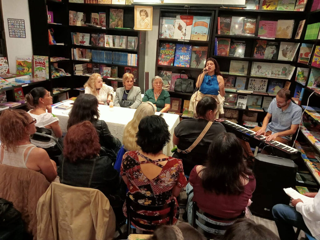 Acercamiento a la novela “Aves y Rosas”