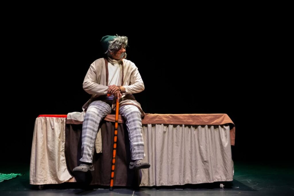 El reloj descompuesto de Teté vuelve a escena en Xalapa tras ganar festival universitario