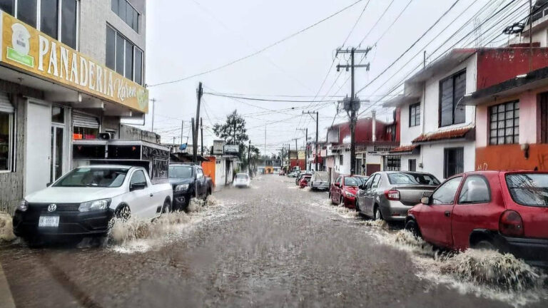 Fugas de agua, protestas sindicales y alerta por lluvias marcan la jornada en Xalapa Fugas de agua, protestas sindicales y alerta por lluvias marcan la jornada en Xalapa