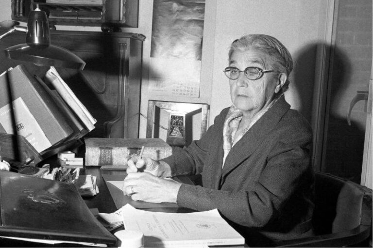 María Moliner la mujer que le dio vida al español María Moliner la mujer que le dio vida al español